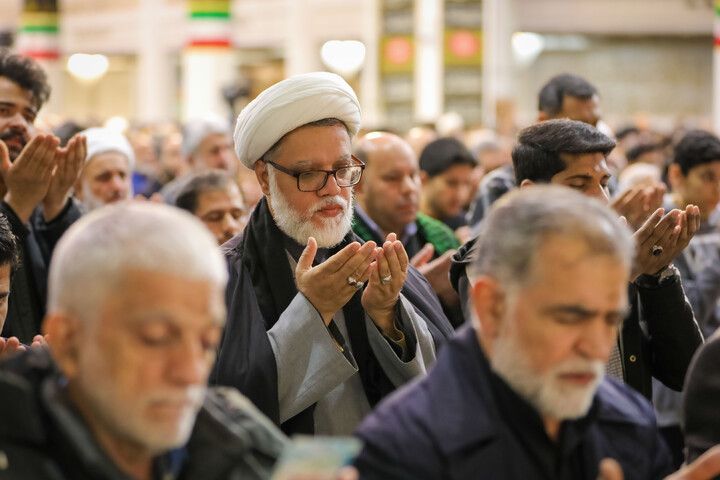 تصاویر/ اقامه نماز عید فطر در حرم حضرت معصومه سلام‌الله‌علیها