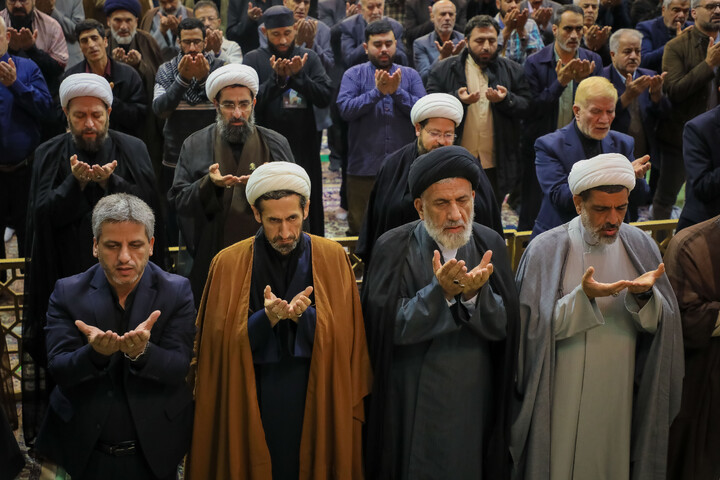 تصاویر/ اقامه نماز عید فطر در حرم حضرت معصومه سلام‌الله‌علیها