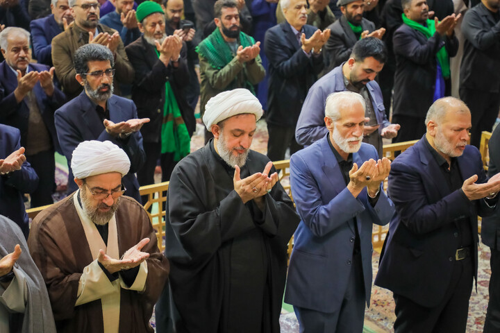تصاویر/ اقامه نماز عید فطر در حرم حضرت معصومه سلام‌الله‌علیها