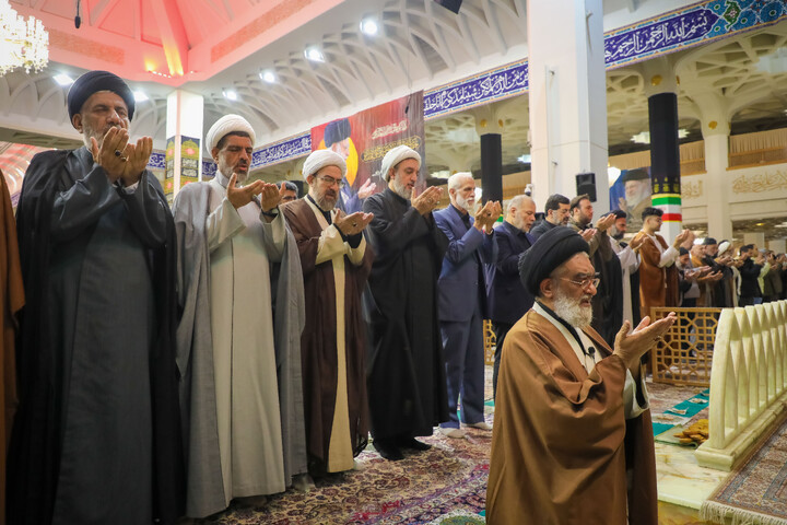 تصاویر/ اقامه نماز عید فطر در حرم حضرت معصومه سلام‌الله‌علیها