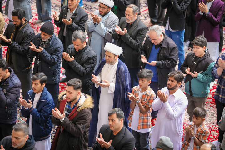 تصاویر/ اقامه نماز عید فطر در حرم حضرت معصومه سلام‌الله‌علیها