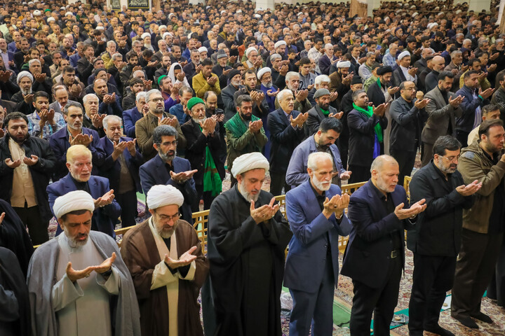 تصاویر/ اقامه نماز عید فطر در حرم حضرت معصومه سلام‌الله‌علیها