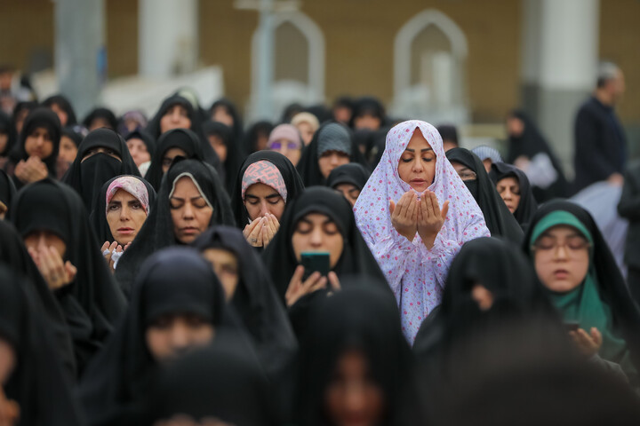 تصاویر/ اقامه نماز عید فطر در حرم حضرت معصومه سلام‌الله‌علیها