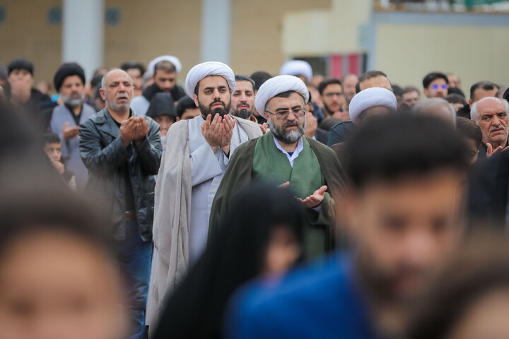 تصاویر/ اقامه نماز عید فطر در حرم حضرت معصومه سلام‌الله‌علیها