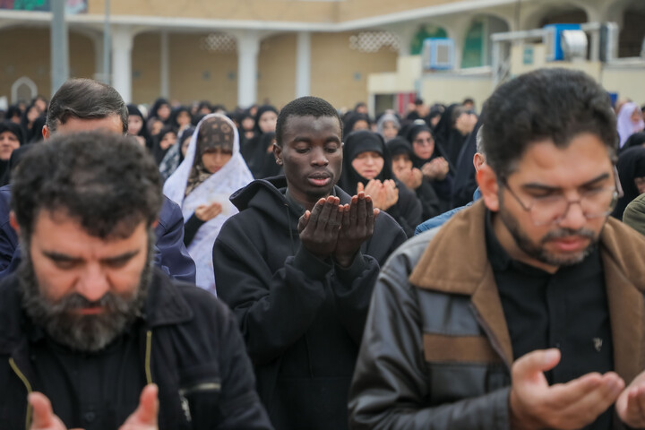 تصاویر/ اقامه نماز عید فطر در حرم حضرت معصومه سلام‌الله‌علیها
