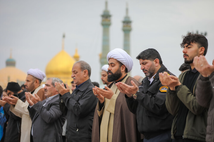 تصاویر/ اقامه نماز عید فطر در حرم حضرت معصومه سلام‌الله‌علیها