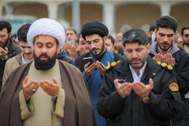 تصاویر/ اقامه نماز عید فطر در حرم حضرت معصومه سلام‌الله‌علیها