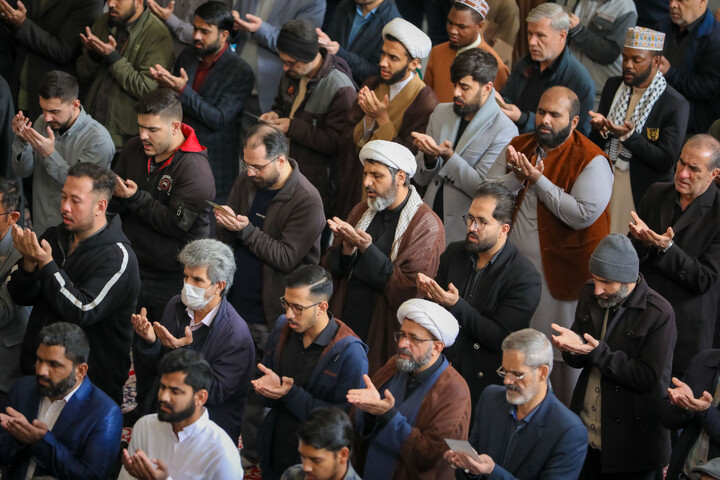 تصاویر/ اقامه نماز عید فطر در حرم حضرت معصومه سلام‌الله‌علیها