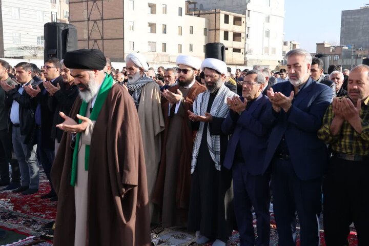 تصاویر/ اقامه نماز عید سعید فطر در بهارستان