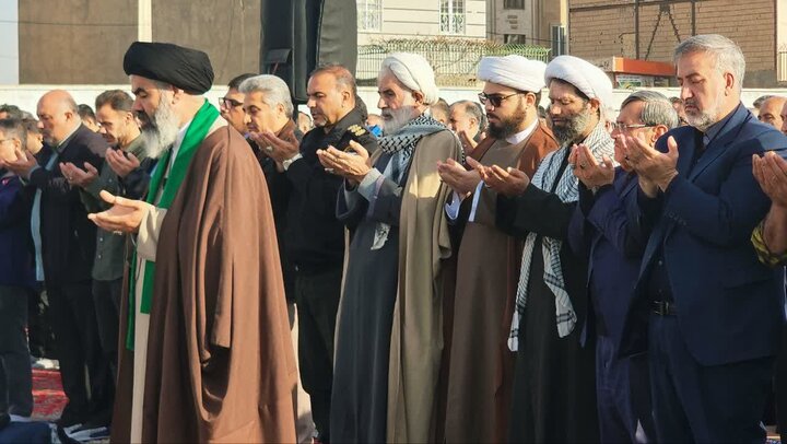 تصاویر/ اقامه نماز عید سعید فطر در بهارستان