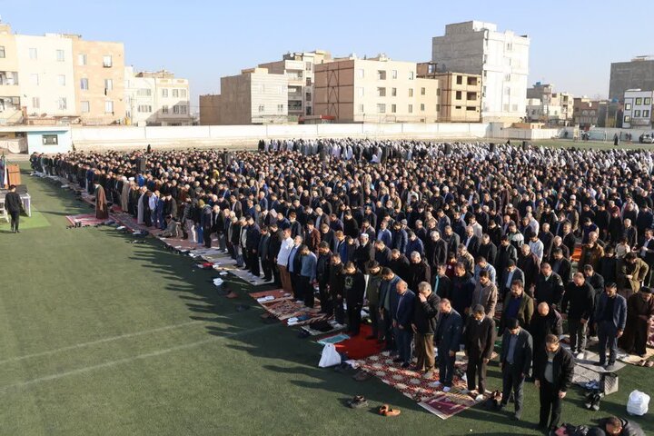 تصاویر/ اقامه نماز عید سعید فطر در بهارستان