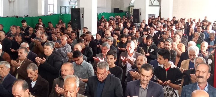 تصاویر/ نماز عید سعید فطر درجوشقان قالی
