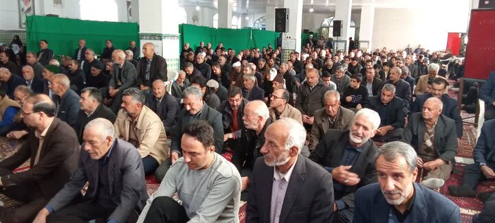 تصاویر/ نماز عید سعید فطر درجوشقان قالی