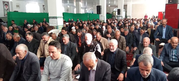 تصاویر/ نماز عید سعید فطر درجوشقان قالی