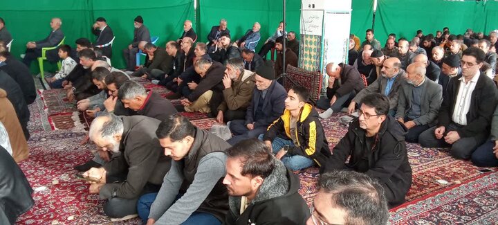 تصاویر/ نماز عید سعید فطر درجوشقان قالی