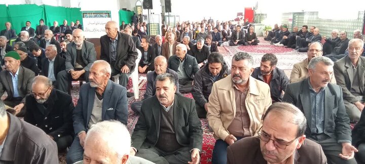 تصاویر/ نماز عید سعید فطر درجوشقان قالی