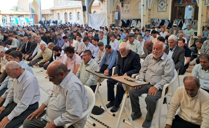 تصاویر/ اقامه نماز عید فطر در بندر ریگ