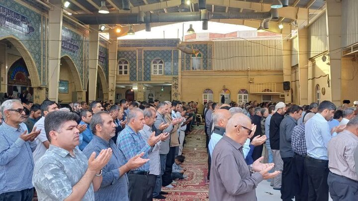 تصاویر/ اقامه نماز عید فطر در بندر ریگ
