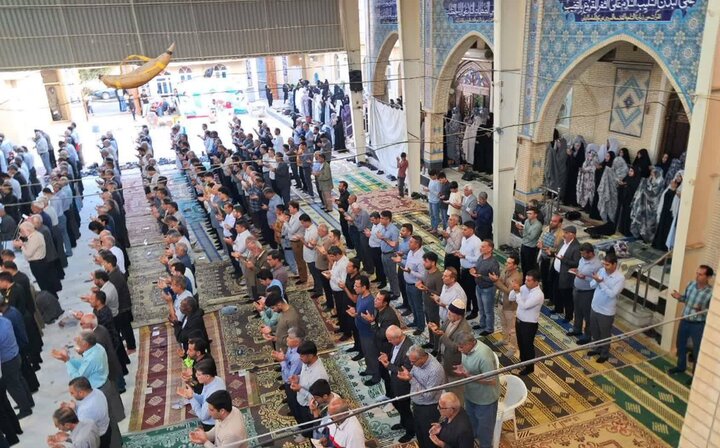 تصاویر/ اقامه نماز عید فطر در بندر ریگ