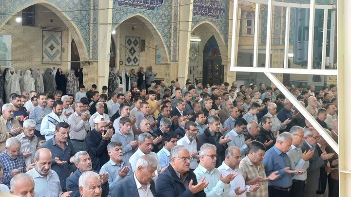تصاویر/ اقامه نماز عید فطر در بندر ریگ