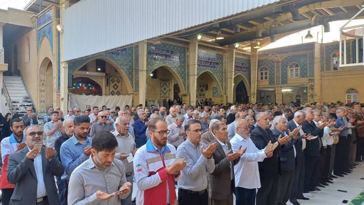 تصاویر/ اقامه نماز عید فطر در بندر ریگ