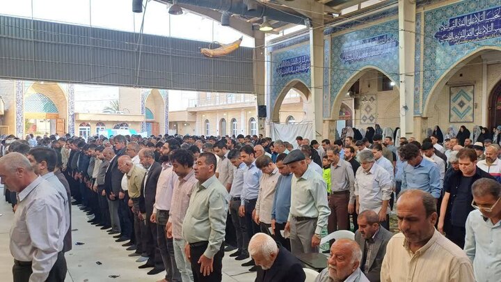 تصاویر/ اقامه نماز عید فطر در بندر ریگ