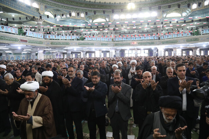 تصاویر/ اقامه نماز عید سعید فطر در شهرکرد
