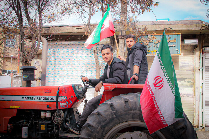 تصاویر/حضور حماسی کشاورزان تراکتور دار شهر بهار