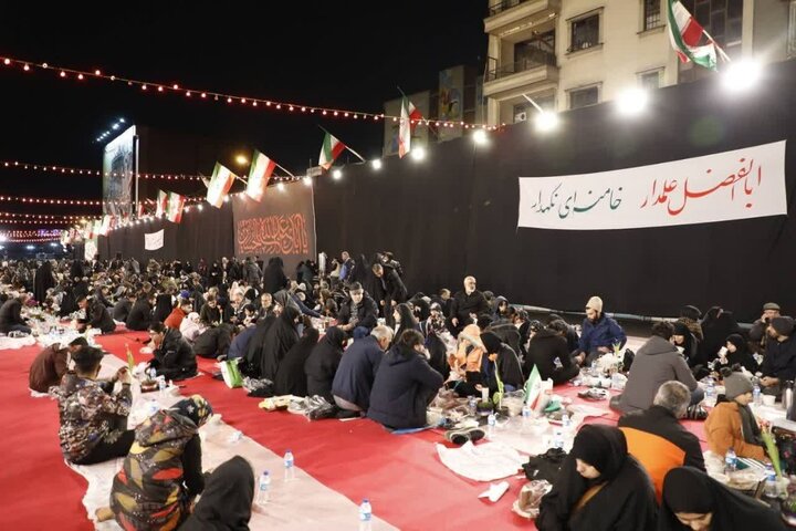 روز امام رضایی میدان انقلاب با میزبانی هیئت محبان امام رضا(ع) از مردم پایتخت
