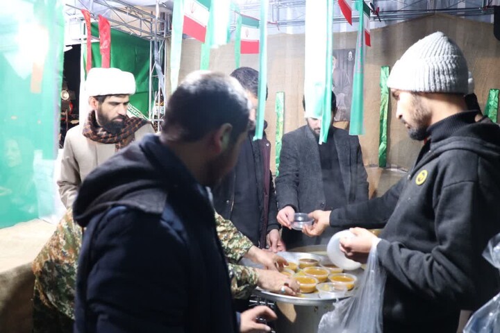 تصاویر / برپایی غرفه «نسل بیدار» به همت طلاب مدرسه علمیه سفیران هدایت علویون همدان