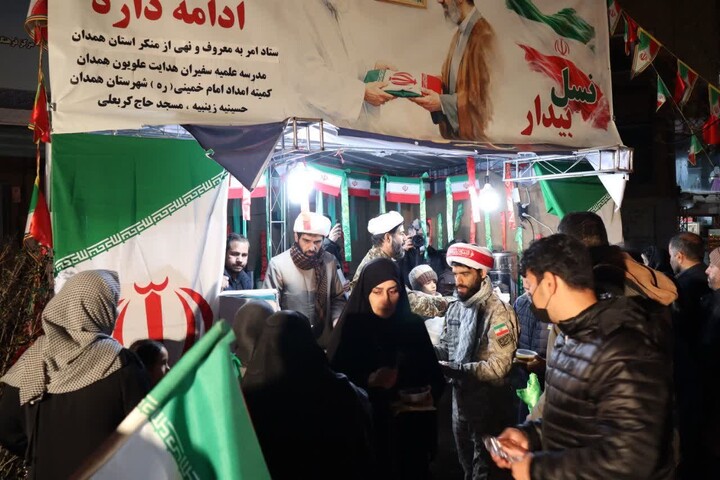 تصاویر / برپایی غرفه «نسل بیدار» به همت طلاب مدرسه علمیه سفیران هدایت علویون همدان