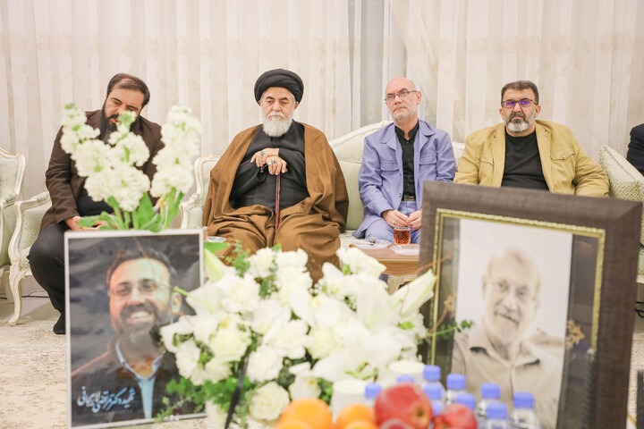 تصاویر/ تکریم و دیدار اهالی رسانه قم با خانواده شهید دکتر علی لاریجانی