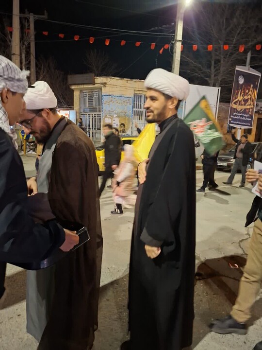 تصاویر / برپایی ایستگاه صلواتی توسط مدرسه علمیه اسد آباد صاحب الزمان(عج)