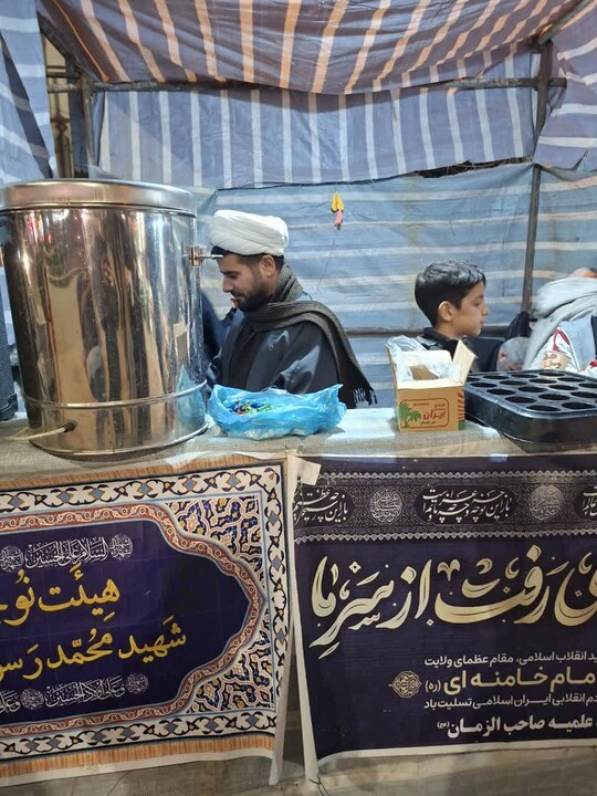 تصاویر / برپایی ایستگاه صلواتی توسط مدرسه علمیه اسد آباد صاحب الزمان(عج)
