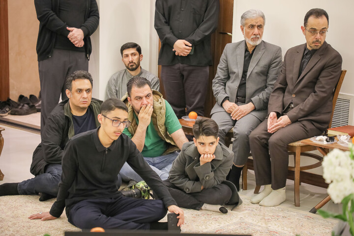 تصاویر/ تکریم و دیدار اهالی رسانه قم با خانواده شهید دکتر علی لاریجانی