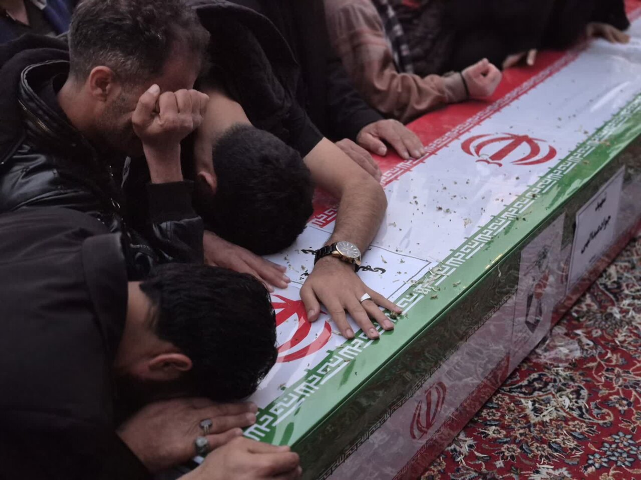 لحظات پایانی سال ۱۴۰۴ نائین در فراق رهبر شهید با دلی پر از اندوه گذشت