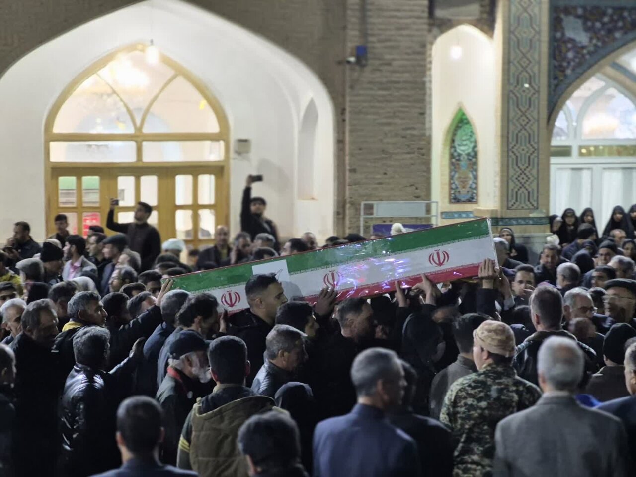 لحظات پایانی سال ۱۴۰۴ نائین در فراق رهبر شهید با دلی پر از اندوه گذشت