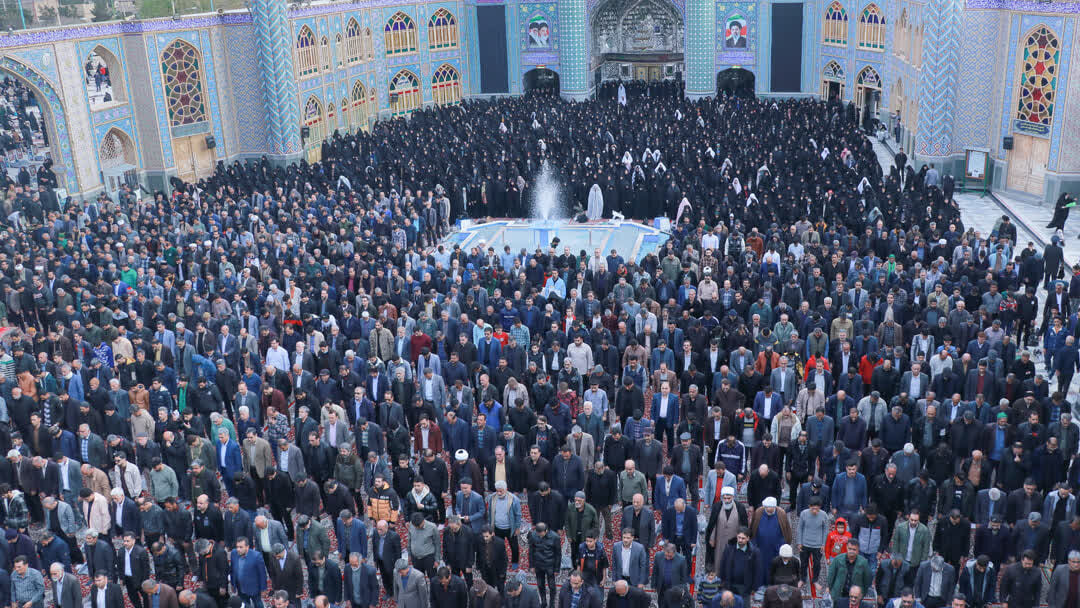 تصاویر/ نماز عید سعید فطر در آستان مقدس هلال بن علی(ع) آران وبیدگل
