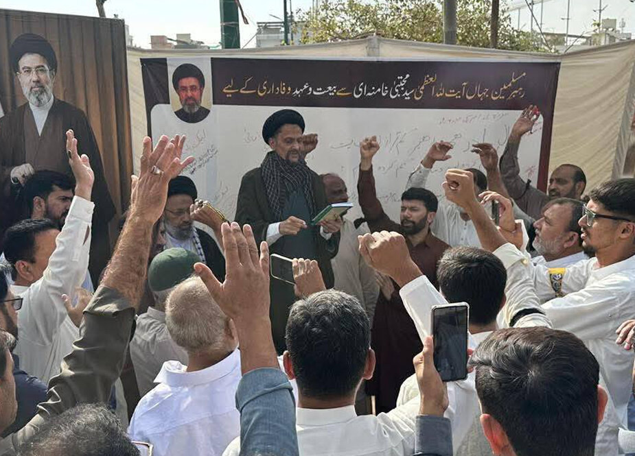 شیعیان پاکستان با رهبر انقلاب اسلامی تجدید بیعت کردند