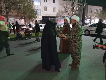 تصاویر/ حضور طلاب و روحانیون مدرسه علمیه جعفریه پیشوا در میدان خدمت رسانی به مردم