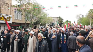 فیلم | مراسم تشییع باشکوه سرلشکر شهید دکتر علی‌محمد نائینی و خانواده شهیدان میرزایی درکاشان