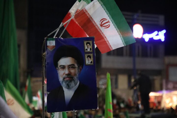 تصاویر/ حضور پرشور مردم ارومیه در خیابانی ها در حمایت از نظام اسلامی در بیست و یکمین روز از جنگ رمضان