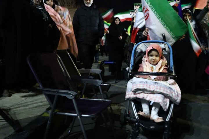تصاویر/ حضور پرشور مردم ارومیه در خیابانی ها در حمایت از نظام اسلامی در بیست و یکمین روز از جنگ رمضان