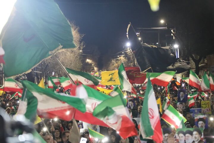 تصاویر/ حضور پرشور مردم ارومیه در خیابانی ها در حمایت از نظام اسلامی در بیست و یکمین روز از جنگ رمضان