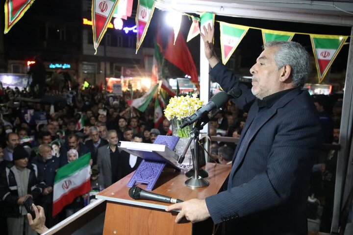 تصاویر/ حضور پرشور مردم ارومیه در خیابانی ها در حمایت از نظام اسلامی در بیست و یکمین روز از جنگ رمضان