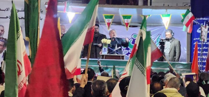 تصاویر/ حضور پرشور مردم ارومیه در خیابانی ها در حمایت از نظام اسلامی در بیست و یکمین روز از جنگ رمضان