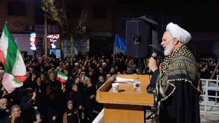 تصاویر/ حضور حماسی مردم میاندوآب در خیابان در حمایت از نظام اسلامی در بیست و یکمین شب از جنگ رمضان