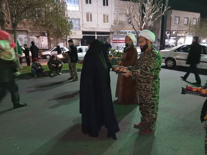 تصاویر/ حضور طلاب و روحانیون مدرسه علمیه جعفریه پیشوا در میدان خدمت رسانی به مردم