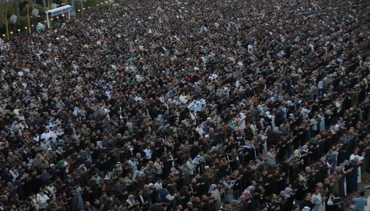 برپایی نماز عید فطر در بین الحرمین کربلا