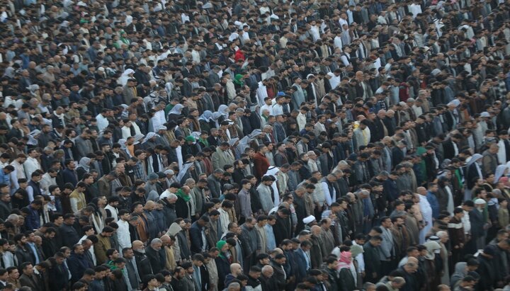 برپایی نماز عید فطر در بین الحرمین کربلا